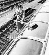 phz20thaniv.jpg (133394 bytes)